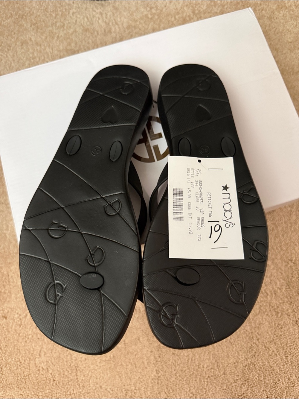 NWT Wm’s 10 Macy’s GUESS Black Bow Flip Flop Sandals with Rhinestone Accent Bow - Picture 3 of 4